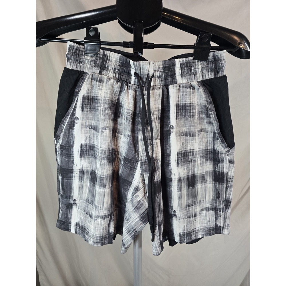 Lululemon The Plaid men's shorts Medium M ‎ liner less pockets